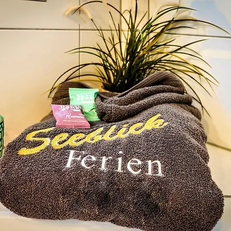 Am By Seeblick Ferien Oro, Direkte Wasserlage,sauna,kamin Olpenitz